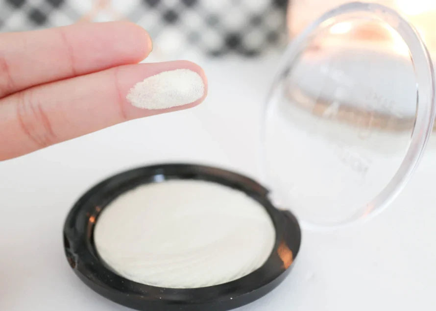 Highlighter MAKEUP REVOLUTION Vivid Baked Matte Lights - Perfect Radiance Glow